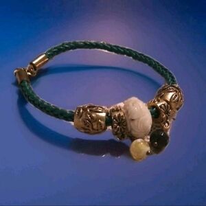 Elegant Turquoise and Gold Bracelet